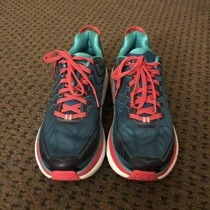 HOKA ONE ONE CLIFTON 4